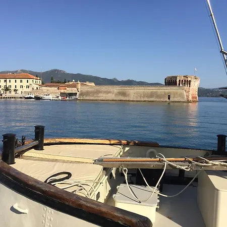 La Marina アパート *